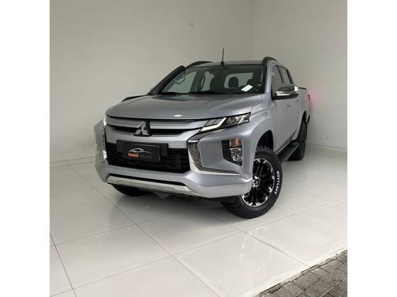 MITSUBISHI L200 TRITON 2.4 16V TURBO DIESEL SPORT HPE CD 4P 4X4 AUTOMÁTICO